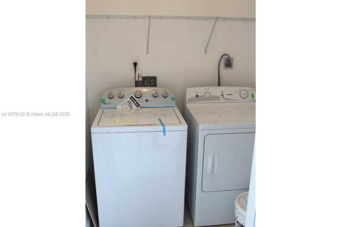 Condo in Miami, Florida, 2 bedrooms  № 1920606 - photo 7