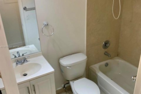 Condo in Miami, Florida, 2 bedrooms  № 1920606 - photo 26