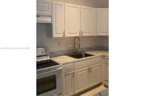 Condo in Miami, Florida, 2 bedrooms  № 1920606 - photo 3
