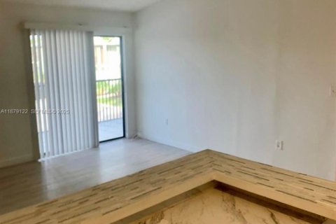 Condo in Miami, Florida, 2 bedrooms  № 1920606 - photo 30