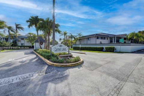 Condo in Miami, Florida, 2 bedrooms  № 1920606 - photo 24