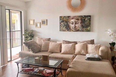 Condo in Miami, Florida, 2 bedrooms  № 1920606 - photo 13