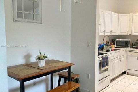 Condo in Miami, Florida, 2 bedrooms  № 1920606 - photo 14