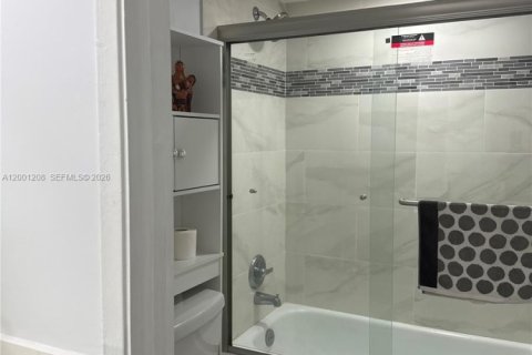 Снять в аренду кондоминиум в Коконат Крик, Флорида 1 спальня, 61.5м2, № 2074841 - фото 8