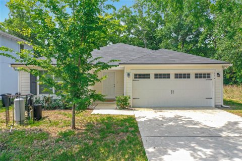 House in Jacksonville, Florida 3 bedrooms, 111.11 sq.m. № 2359292