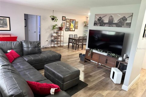 Casa en alquiler en Spring Hill, Florida, 3 dormitorios, 116.78 m2 № 1900123 - foto 2
