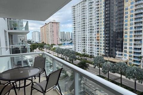 Condominio en venta en Sunny Isles Beach, Florida, 2 dormitorios, 118.36 m2 № 1993696 - foto 5