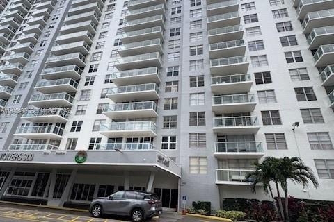 Condominio en venta en Sunny Isles Beach, Florida, 2 dormitorios, 118.36 m2 № 1993696 - foto 1