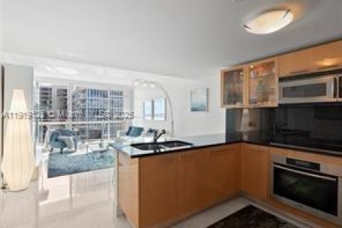Condo in Miami Beach, Florida, 1 bedroom  № 1974390 - photo 8