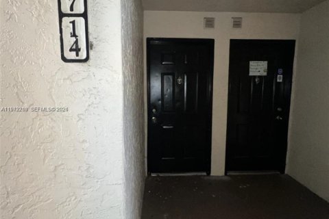 Condo in Coral Springs, Florida, 2 bedrooms  № 2046166 - photo 11