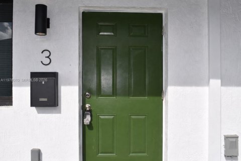 Apartment in Pompano Beach, Florida 2 bedrooms, 72.09 sq.m. № 2042586 - photo 2