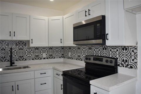 Apartment in Pompano Beach, Florida 2 bedrooms, 72.09 sq.m. № 2042586 - photo 4