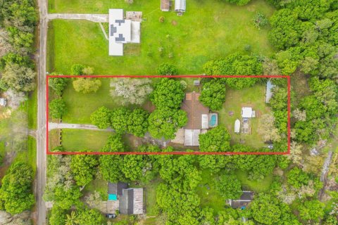 House in Fort Pierce, Florida 3 bedrooms, 205.31 sq.m. № 1091925 - photo 1