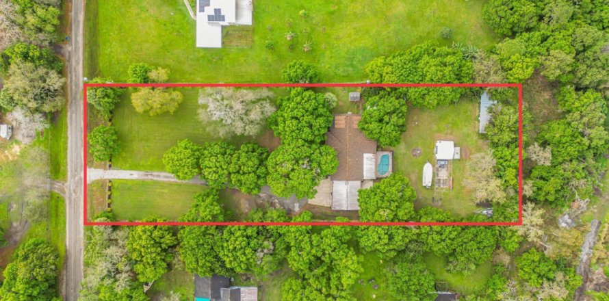 House in Fort Pierce, Florida 3 bedrooms, 205.31 sq.m. № 1091925