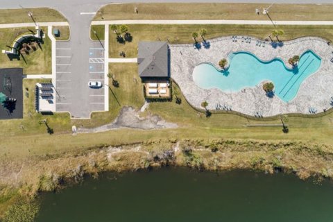 House in Winter Haven, Florida 4 bedrooms, 217.39 sq.m. № 1744095 - photo 5