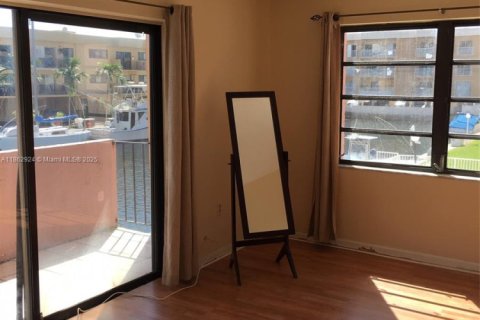 Condominio en venta en North Miami Beach, Florida, 2 dormitorios, 76.37 m2 № 2012416 - foto 12