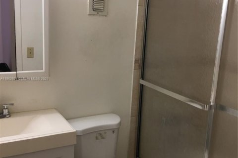 Condominio en venta en North Miami Beach, Florida, 2 dormitorios, 76.37 m2 № 2012416 - foto 9