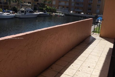 Condominio en venta en North Miami Beach, Florida, 2 dormitorios, 76.37 m2 № 2012416 - foto 13