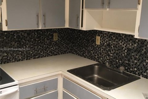 Condominio en venta en North Miami Beach, Florida, 2 dormitorios, 76.37 m2 № 2012416 - foto 5