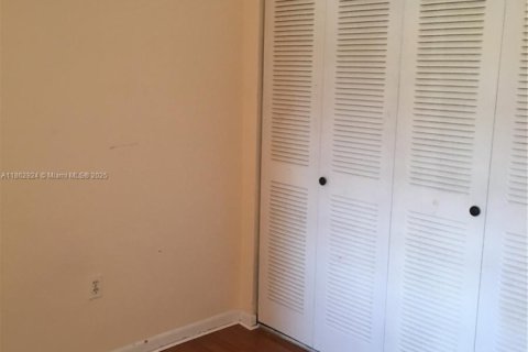 Condominio en venta en North Miami Beach, Florida, 2 dormitorios, 76.37 m2 № 2012416 - foto 8