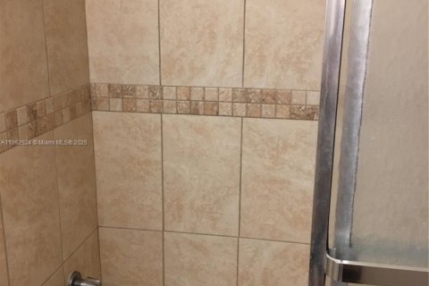 Condominio en venta en North Miami Beach, Florida, 2 dormitorios, 76.37 m2 № 2012416 - foto 10