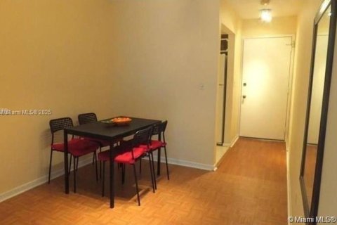 Condominio en venta en North Miami Beach, Florida, 2 dormitorios, 76.37 m2 № 2012416 - foto 3