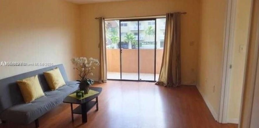 Condominio en North Miami Beach, Florida, 2 dormitorios  № 2012416