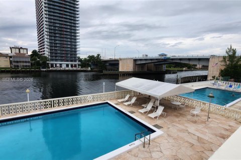 Купить кондоминиум в Халландейл-Бич, Флорида 2 спальни, 109.25м2, № 2022262 - фото 8