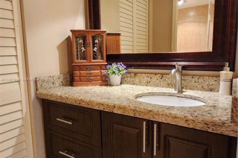 Купить кондоминиум в Халландейл-Бич, Флорида 2 спальни, 109.25м2, № 2022262 - фото 11