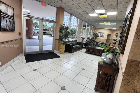 Купить кондоминиум в Халландейл-Бич, Флорида 2 спальни, 109.25м2, № 2022262 - фото 4