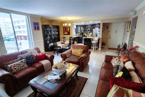 Купить кондоминиум в Халландейл-Бич, Флорида 2 спальни, 109.25м2, № 2022262 - фото 19