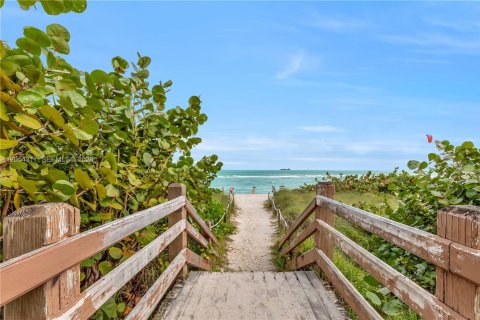 Copropriété à louer à Miami Beach, Floride: 1 chambre, 99.87 m2 № 2168734 - photo 16