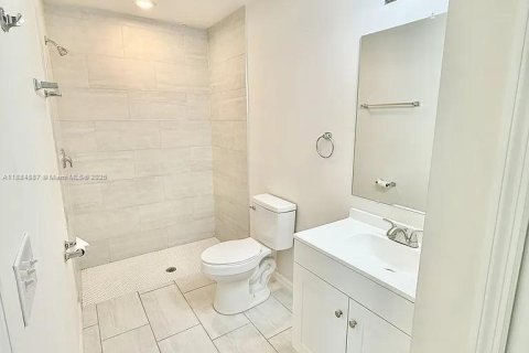 Снять в аренду виллу или дом в Кейп-Корал, Флорида 3 спальни, 111.48м2, № 1930391 - фото 9