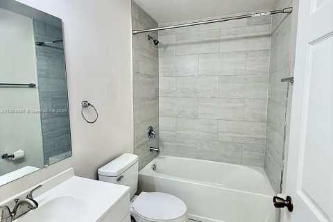 Снять в аренду виллу или дом в Кейп-Корал, Флорида 3 спальни, 111.48м2, № 1930391 - фото 15