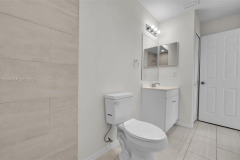 Снять в аренду виллу или дом в Кейп-Корал, Флорида 3 спальни, 111.48м2, № 1930391 - фото 20
