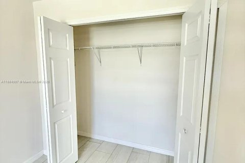 Снять в аренду виллу или дом в Кейп-Корал, Флорида 3 спальни, 111.48м2, № 1930391 - фото 13