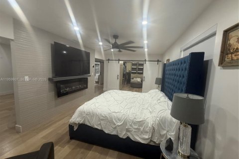 Casa en venta en Miami, Florida, 3 dormitorios, 222.41 m2 № 2020177 - foto 3