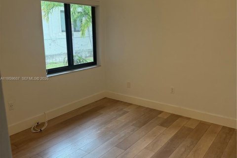 Casa en venta en Miami, Florida, 3 dormitorios, 222.41 m2 № 2020177 - foto 7