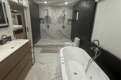 Casa en venta en Miami, Florida, 3 dormitorios, 222.41 m2 № 2020177 - foto 4