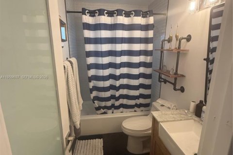 Casa en venta en Miami, Florida, 3 dormitorios, 222.41 m2 № 2020177 - foto 8