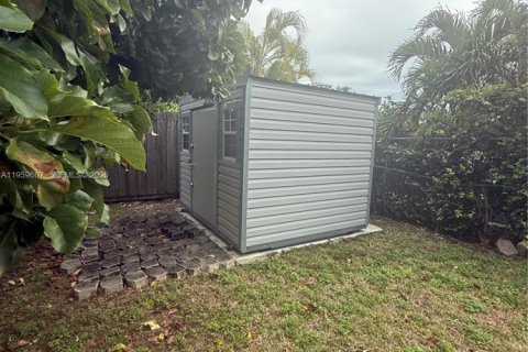 Casa en venta en Miami, Florida, 3 dormitorios, 222.41 m2 № 2020177 - foto 11