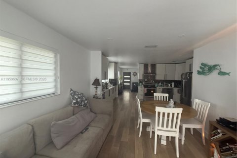 Casa en venta en Miami, Florida, 3 dormitorios, 222.41 m2 № 2020177 - foto 12