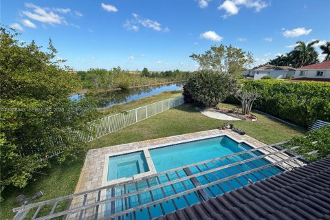 Купить виллу или дом в Уэстон, Флорида 5 спален, 248.23м2, № 2051906 - фото 27