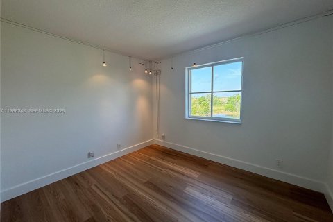 Купить виллу или дом в Уэстон, Флорида 5 спален, 248.23м2, № 2051906 - фото 13