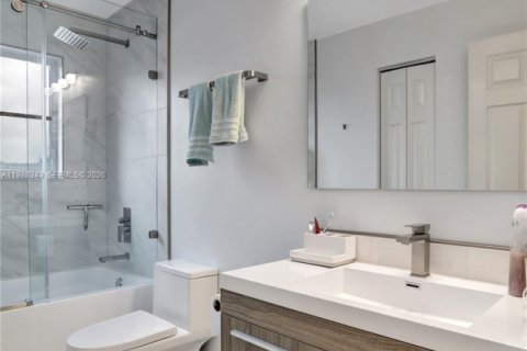 Купить виллу или дом в Уэстон, Флорида 5 спален, 248.23м2, № 2051906 - фото 19