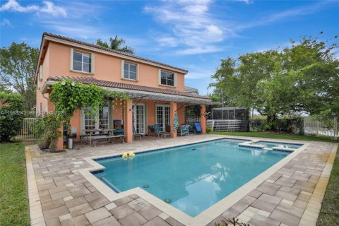 Купить виллу или дом в Уэстон, Флорида 5 спален, 248.23м2, № 2051906 - фото 24