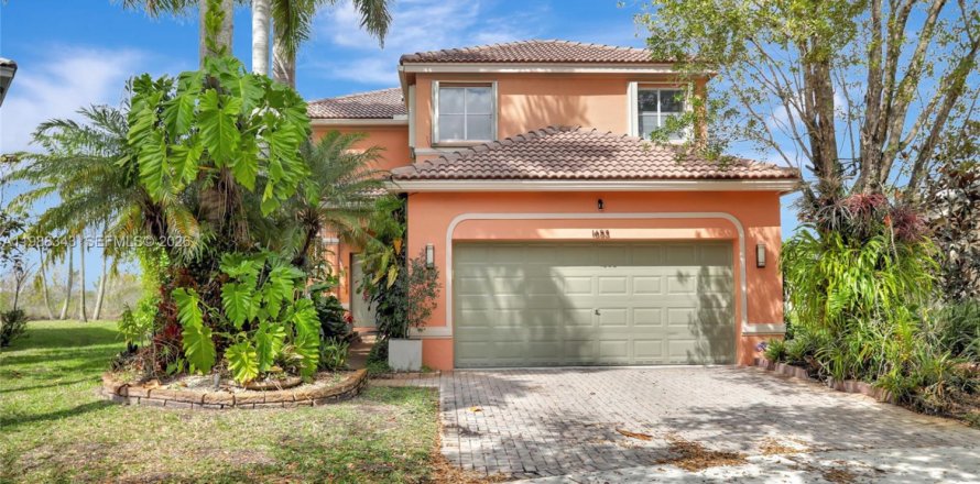 Дом в Уэстон, Флорида 5 спален, 248.23м2 № 2051906