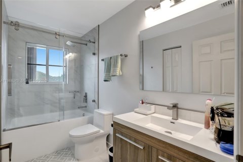 Купить виллу или дом в Уэстон, Флорида 5 спален, 248.23м2, № 2051906 - фото 8