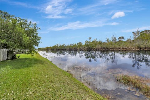 Купить виллу или дом в Уэстон, Флорида 5 спален, 248.23м2, № 2051906 - фото 18