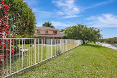 Купить виллу или дом в Уэстон, Флорида 5 спален, 248.23м2, № 2051906 - фото 20